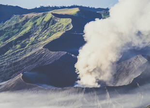 火山喷发的壮丽自然景观