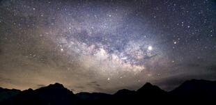夜空下的璀璨星河