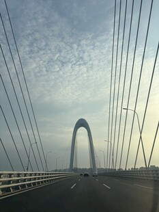 宏伟壮观的跨江大桥
