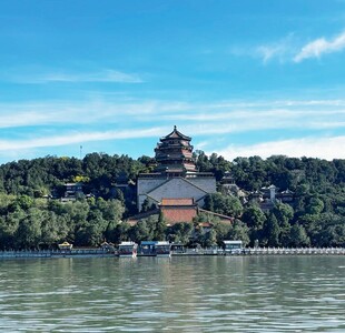 湖畔古建筑风景