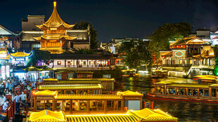 南京夫子庙古镇秦淮河游船夜景