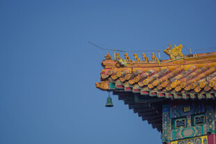 中式古建筑屋檐一角