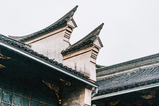 中式古建筑屋顶一角