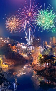 城市夜空绚烂烟花美景