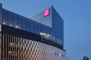 现代风格高楼建筑外观