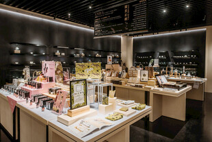 精致商品展陈的零售空间