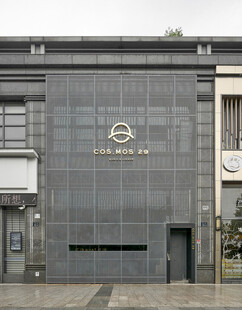 现代风格灰色建筑外观