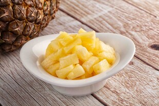 碗中美味菠萝块