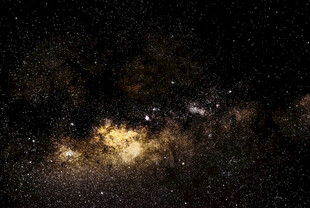 璀璨星空下的神秘宇宙景象