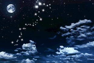 夜空繁星与云朵美景