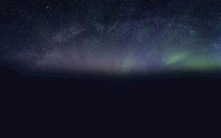 夜空中的绚丽极光美景