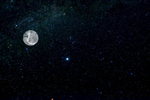夜空中的明月与闪烁繁星