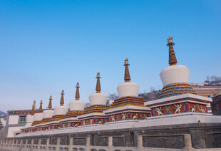 藏式白塔建筑群景观