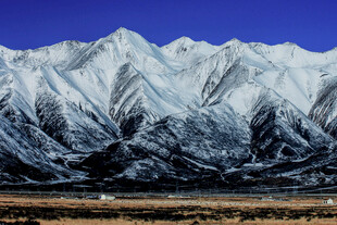 壮丽雪山景观