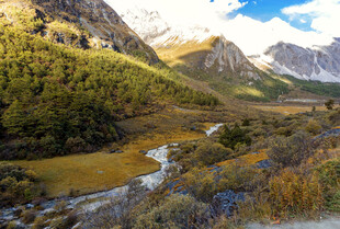 山间河谷美景