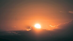 夕阳西下的美丽天际