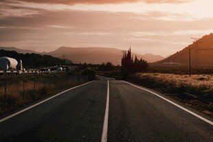 夕阳下的公路美景