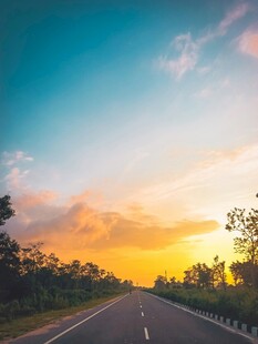 夕阳下的公路