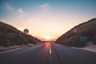 夕阳下的公路美景