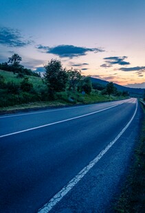 黄昏下的公路美景