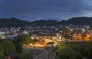 夜幕下的城镇美景