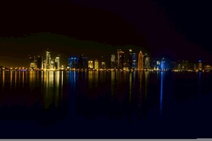 城市夜景璀璨灯光倒影