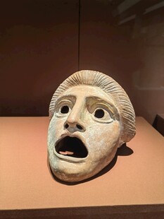 古代张口表情石雕面具