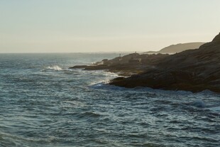 海岸边的壮阔海景
