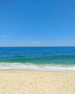 美丽海滨沙滩海景图