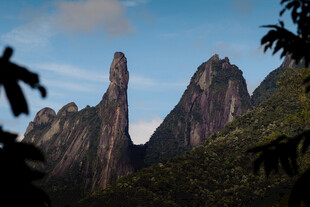 壮丽山峰景观