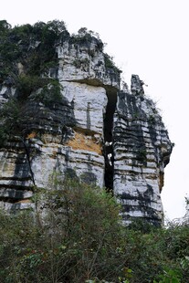 奇特层叠岩石山峰景观