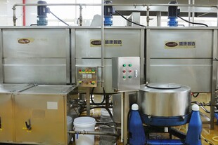 工厂内的工业设备展示