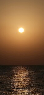 金棕海日落