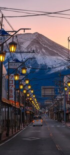街灯映富士