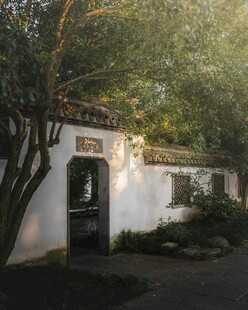 中式庭院门洞景致