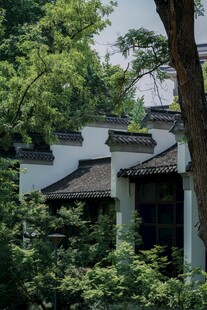 中式古宅隐于葱郁林间