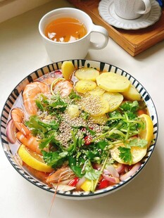 美味海鲜蔬菜盖饭