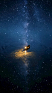 夜海孤舟星河倒影