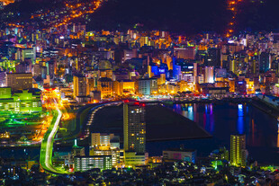 城市璀璨夜景俯瞰图
