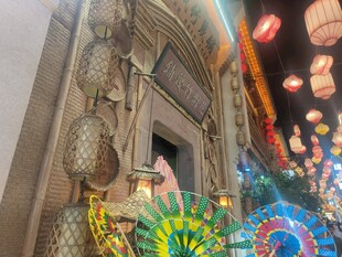 芜湖古城古雅建筑多彩灯笼