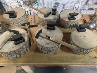 木工工作台与多样工具