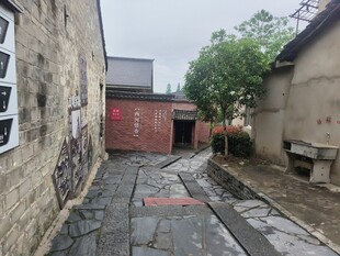 西河古镇老旧小巷景象