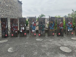 西河古镇户外多彩涂鸦墙艺术展示
