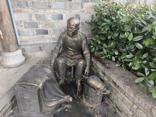西河古镇青铜雕像