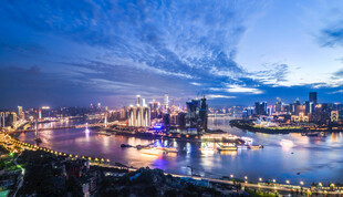 城市江畔璀璨夜景