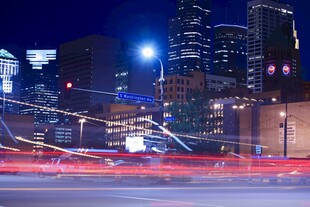 城市夜景车流光影璀璨