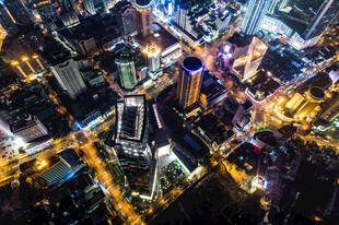 城市璀璨夜景俯瞰图