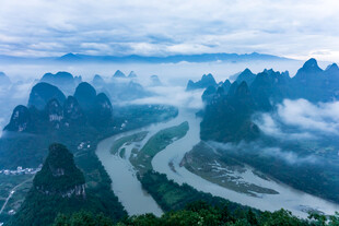 漓江山水云雾缭绕美景