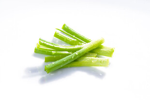 新鲜翠绿莴笋条