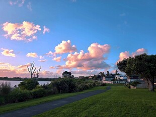 海滨小镇晚霞美景